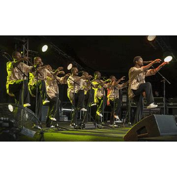 Il Ritmo Africane di Ladysmith Black Mambazo al Teatro Brancaccio: Una Celebrazione Globale della Musica e della Cultura